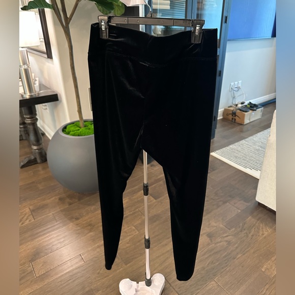 A New Day Black Velvet Pullon Leggings Pants L, NWT - Picture 1 of 3